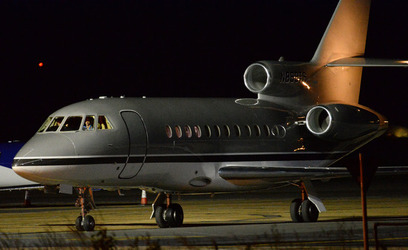 Taylor Swifts boyfriend Joe Alwyn arriving back into the UK after spending time with Taylor in Nashville.
