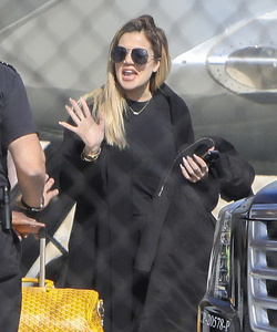 Champagne For Khloe The Baller Babe Celebrates Cavaliers Win Over Celtics