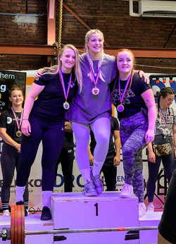 Woman becomes talented powerlifter despite suffering with seizures