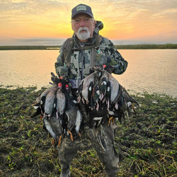 Wildlife Activists Say Rich US Hunters Boasted Online About Slaughtering Hundreds Of Protected Birds