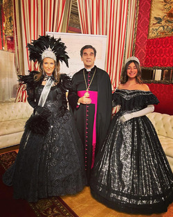 German Anna Sorokin Who Posed As Empress And Drove A Bentley And A Ferrari Arrested For Fraud By Police In Italy