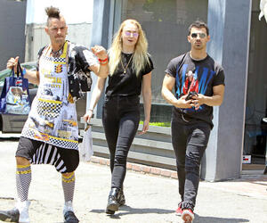 Joe Jonas Channels Bruce Lee To Defend Girlfriend Sophie Turner Joe Jonas Channels Bruce Lee To Defend Girlfriend Sophie Turner