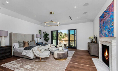 Lori Loughlin and Mossimo Giannulli have just bought this house in Hidden Hills California for 9.5 million.