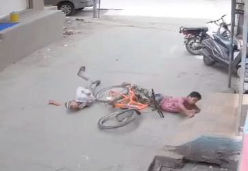 VIDEO Horrifying moment two students get electrocuted and one dies on way to school