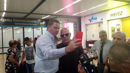 Bruce Willis lookalike at Comic Con Colombia Bruce Willis lookalike at Comic Con Colombia
