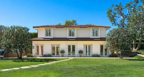 Kim Kardashian is currently staying at this 125 million house in Malibu California while escaping the Kanye West troubles.