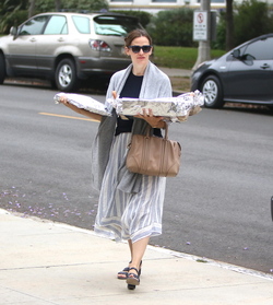 Jennifer Garner Lights Up Sunday For Her Community Jennifer Garner Lights Up Sunday For Her Community