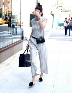 Kendall Jenner wears a fanny pack while shopping in the city Kendall Jenner wears a fanny pack while shopping in the city