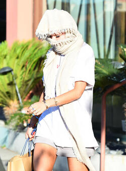 Bella Thorne Tries to Leave Katsura Incognito