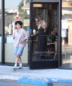 Jennifer Lopez Treats Emme To Coffee Bean Following Melrose Shopping Spree