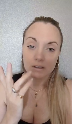 Psychic says she accidentally TIME TRAVELLED during flight