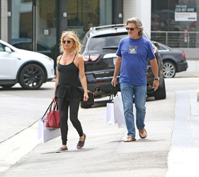 Goldie Hawn And Kurt Russell Go Shopping In Brentwood