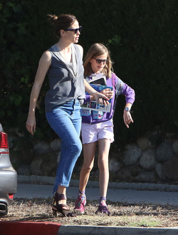 Jennifer Garner soaking on the sunshine while out with the girls