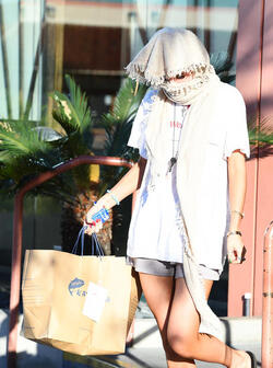 Bella Thorne Tries to Leave Katsura Incognito