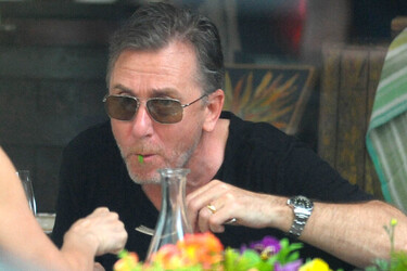 Tim Roth and wife enjoy lunch