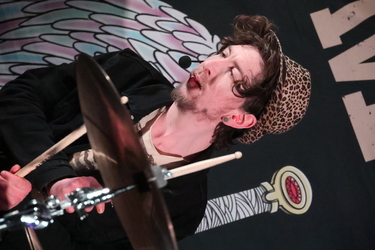 Star Circus performing at The Beaverwood Club