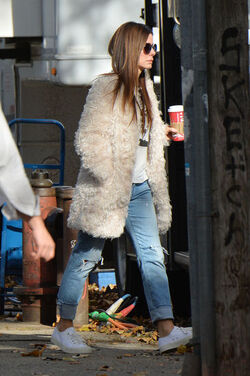 Sandra Bullock on the set of Oceans 8 filming in a Brooklyn church on NOVEMBER 10 2016 in New York City New York Sandra Bullock on the set of Oceans 8 filming in a Brooklyn church on NOVEMBER 10 2016 in New York City New York