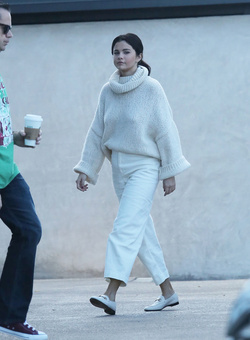 PREMIUM EXCLUSIVE Selena Gomez starts the year in white wearing no bra as she goes out in Los Angeles dec 26 2018 PREMIUM EXCLUSIVE Selena Gomez starts the year in white wearing no bra as she goes out in Los Angeles dec 26 2018