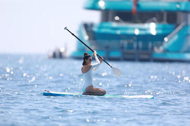 Kendall Jenner takes paddle board lessons in Cannes