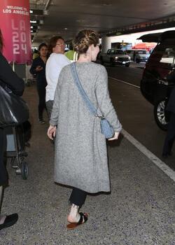  The Crown Star Claire Foy Looking Lovely With No Makeup At LAX