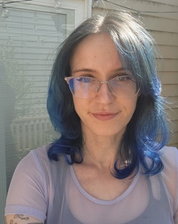 Woman goes viral renting entire CINEMA screen to play video games with mates Woman goes viral renting entire CINEMA screen to play video games with mates