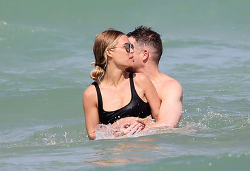 Lauren Scruggs Wears a Black Bikini as She Hits The Beach With Husband Jason Kennedy
