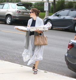 Jennifer Garner Lights Up Sunday For Her Community Jennifer Garner Lights Up Sunday For Her Community