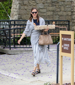 Jennifer Garner goes to church Jennifer Garner goes to church