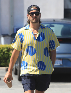 Kourtney Kardashian And Scott Disick Reunite Over Coffee In Malibu
