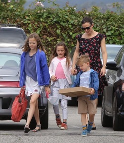 Jennifer Garner Ready For Action In Alias 2.0