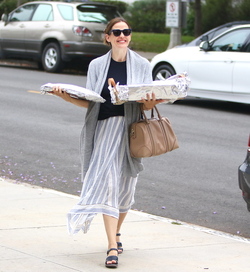 Jennifer Garner Lights Up Sunday For Her Community Jennifer Garner Lights Up Sunday For Her Community