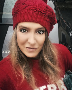 German Anna Sorokin Who Posed As Empress And Drove A Bentley And A Ferrari Arrested For Fraud By Police In Italy