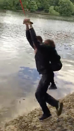 MPM_DAD_ROPE_SWING_FAIL_02
