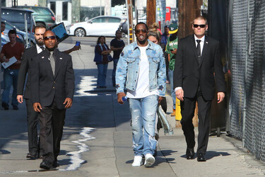 Sean P. Diddy Combs Narrowly Avoids Fall As He Waves To Fans At Jimmy Kimmel Sean P. Diddy Combs Narrowly Avoids Fall As He Waves To Fans At Jimmy Kimmel