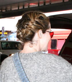  The Crown Star Claire Foy Looking Lovely With No Makeup At LAX