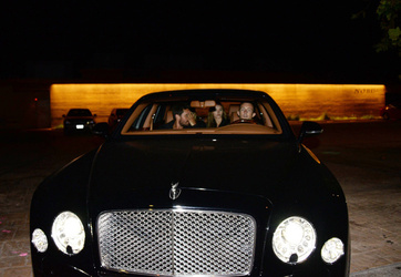 Scott Disick is seen partying with a couple hot blondes in Malibu as Kourtney Kardashian and their children celebrate Mother s Day without daddy present. Scott Disick is seen partying with a couple hot blondes in Malibu as Kourtney Kardashian and their children celebrate Mother s Day without daddy present.