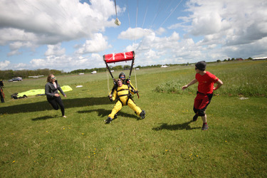 THE WORLDS OLEST TANDEM SKYDIVER AT 101 YEARS OLD with video 