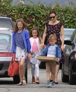 Jennifer Garner Ready For Action In Alias 2.0