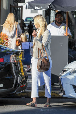 Ali Larter channels Jackie O while shopping