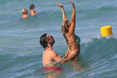Sylvie Meis and Niclas Castello during a beach day in Saint Tropez