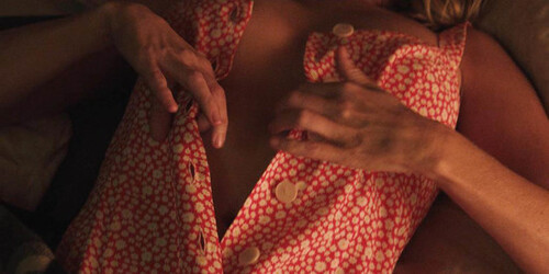 Kelly Reilly flashes a nipple in the latest episode of the TV show Yellowstone 