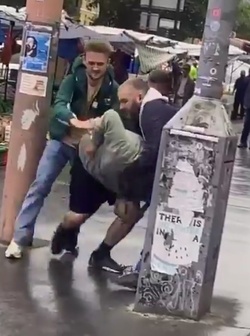 VIDEO Moment undercover cops wrestle suspect to ground with the help of London citizens