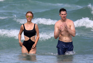 Lauren Scruggs Wears a Black Bikini as She Hits The Beach With Husband Jason Kennedy