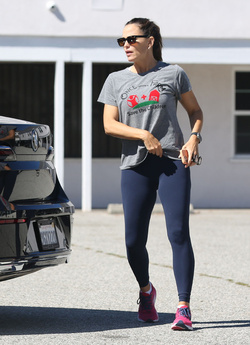 Jennifer Garner shines day of her ex Ben Affleck divorce