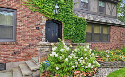 Celebrity chef Bobby Flay is looking to sell his home Celebrity chef Bobby Flay is looking to sell his home