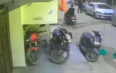 VIDEO Horrifying moment air conditioning unit falls off and kills teenager on street below