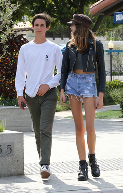 Kaia Gerber on her first date with new boyfriend Kaia Gerber on her first date with new boyfriend
