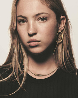 Lila Moss Models Calvin Klein Fall 2023 Watches Jewelry Collection Lila Moss Models Calvin Klein Fall 2023 Watches Jewelry Collection