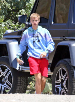 Justin Bieber Goes Trail Running With A Pal In Malibu Justin Bieber Goes Trail Running With A Pal In Malibu