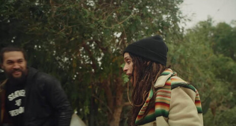 Jason Momoa surprises his wife Zoe Kravitz by restoring her first Ford Mustang car Jason Momoa surprises his wife Zoe Kravitz by restoring her first Ford Mustang car